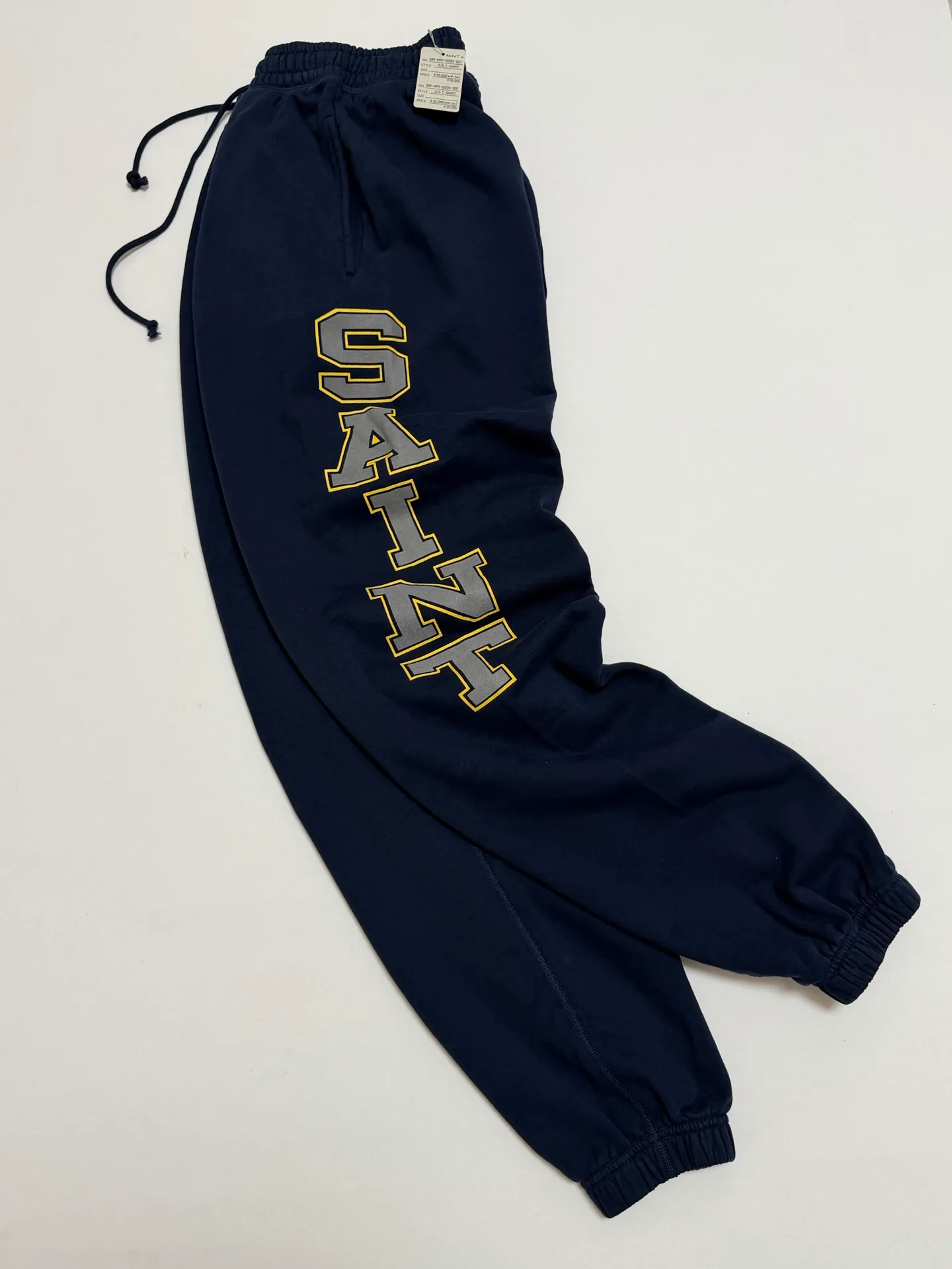 SAINT Mxxxxxx SWEAT PANTS/SAINT/NVY Reflective SAINT sweatpants Blue S-XL Original mold opening Loose tailoring Four needles and six lines boneless technology Top printing technology 3M reflective paste The best reflective effect in the industry Correct version Original consistent main mark/wash mark/cherub anti-counterfeiting